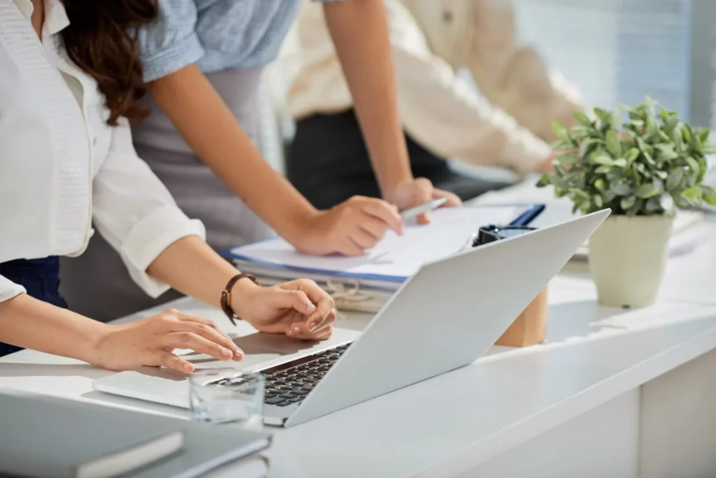 Checking Data Laptop 1536X1026 1 | SC REAL ESTATE ASSESSORS IMMOBILIARIS SL